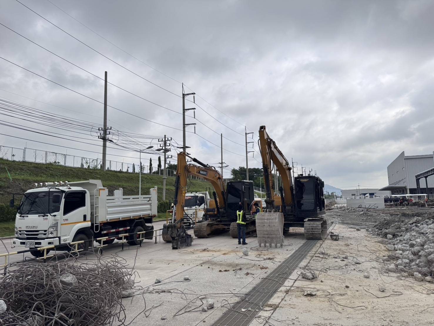 57 - https://วิวัฒน์แบคโฮ.com | ห้างหุ้นส่วนจำกัด วิวัฒน์ แบคโฮ แอนด์ เฮ้า เดโมลิชั่น - บริการ ให้เช่ารถแม็คโคร รถหกล้อ ทอยดิน ปรับหน้าดิน ถมที่ รื้อถอนสิ่งปลูกสร้าง ปรับหน้าดิน เคลียร์ริ่งป่า ขุดร่องสวน จำหน่าย หิน ดิน ทราย และบริการอื่นๆ ครบวงจร